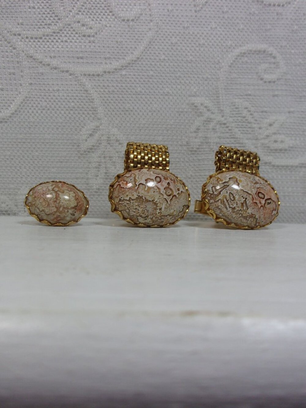 VINTAGE GOLD WRAP AROUND CUFFLINKS WITH TIE TACK OVAL BEIGE POLISHED STONE/GLASS